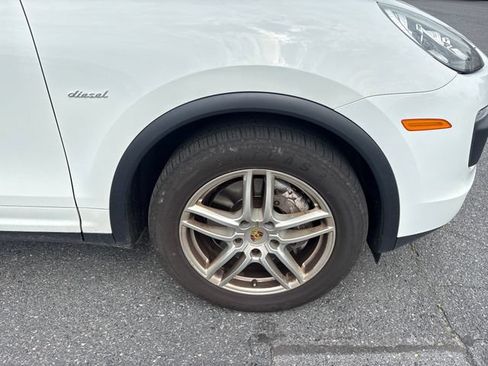 Used 2015 Porsche Cayenne Diesel AWD/4WD image 9
