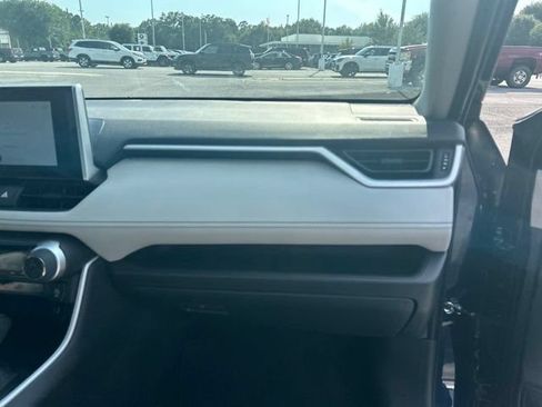 Used 2025 Toyota RAV4 XLE w/ Convenience Package FWD image 13
