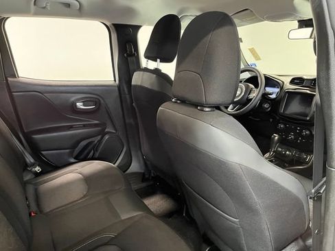 Used 2023 Jeep Renegade Latitude AWD/4WD image 14