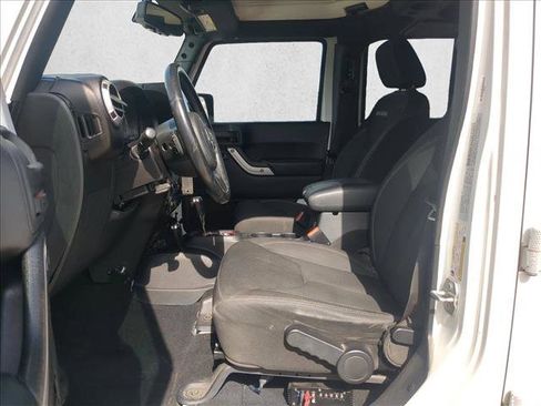 Used 2016 Jeep Wrangler Unlimited Sahara w/ Connectivity Group image 16