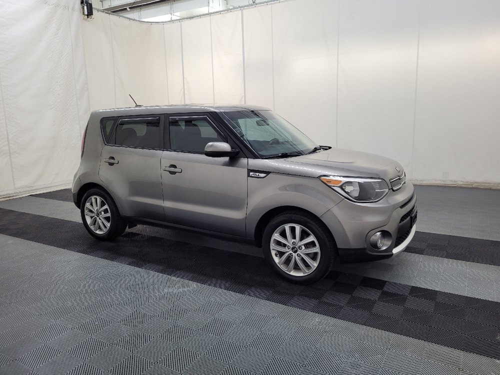 Used 2018 Kia Soul + FWD image 11