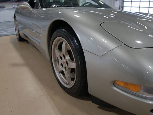 Used 2001 Chevrolet Corvette Convertible w/ Preferred Equipment Group2 image 29