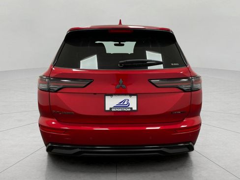 New 2026 Mitsubishi Outlander LE AWD/4WD image 4