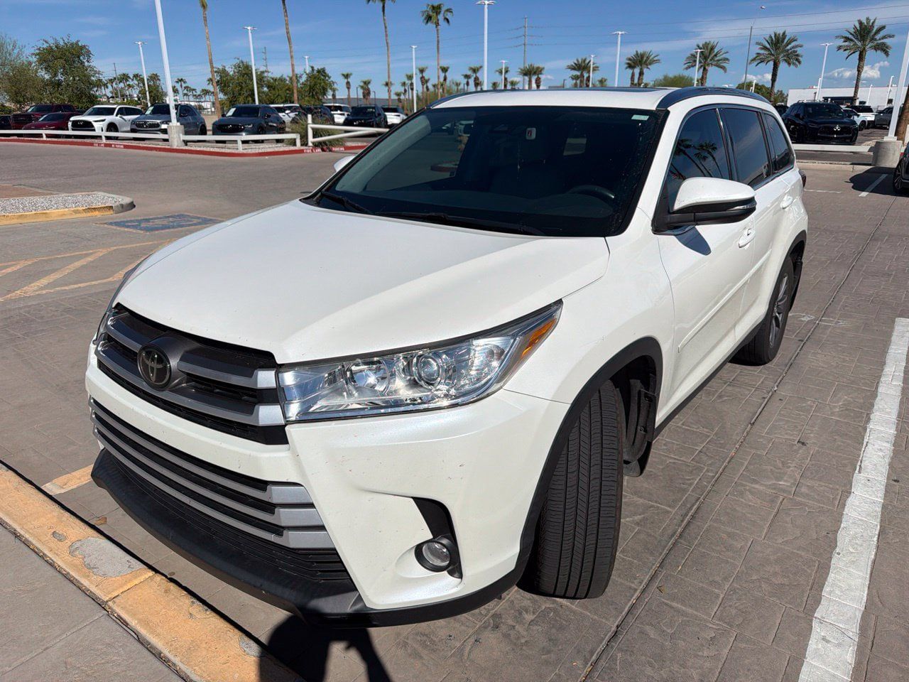 Used 2019 Toyota Highlander XLE AWD/4WD image 1