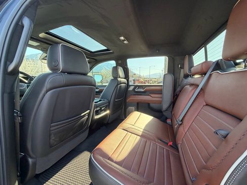 Used 2025 GMC Sierra 3500 Denali Ultimate image 12