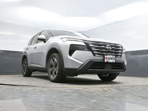 Used 2025 Nissan Rogue SV AWD/4WD image 45