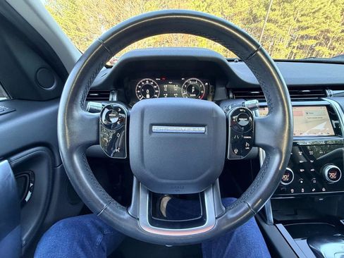 Used 2020 Land Rover Discovery Sport SE image 18