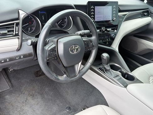 Used 2023 Toyota Camry SE FWD image 4