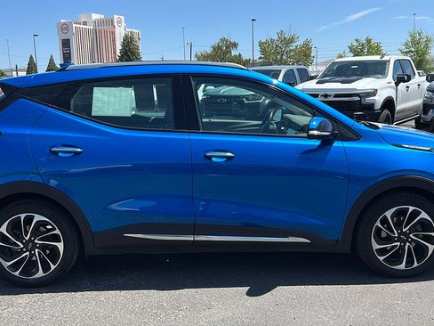 Used 2023 Chevrolet Bolt EUV Premier w/ Sun & Sound Package FWD image 4