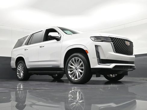 Used 2023 Cadillac Escalade Premium Luxury RWD image 32