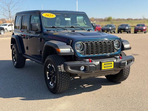 Used 2025 Jeep Wrangler Unlimited Rubicon AWD/4WD image 3