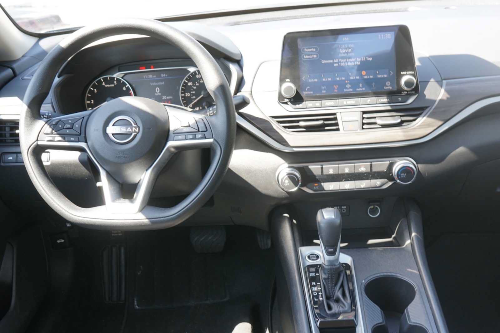 Used 2025 Nissan Altima 2.5 SV FWD image 21