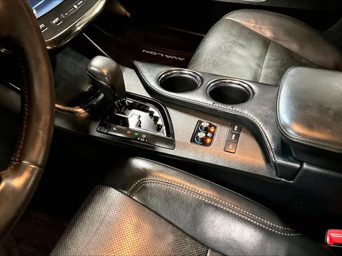Used 2013 Toyota Avalon Limited image 15