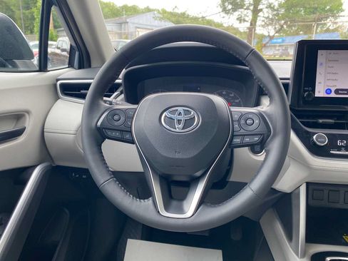 Used 2023 Toyota Corolla Cross LE AWD/4WD image 16