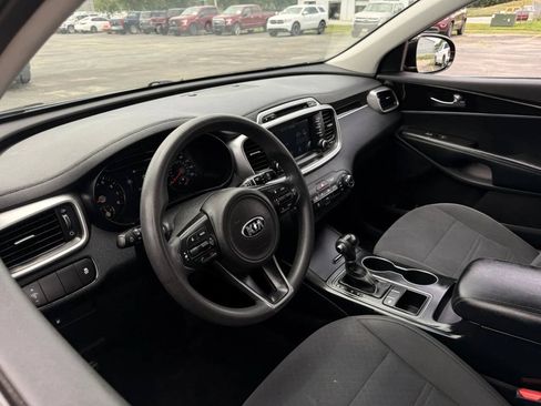 Used 2018 Kia Sorento FWD image 25