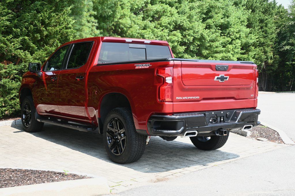 Used 2024 Chevrolet Silverado 1500 LT Trail Boss w/ LT Trail Boss Premium Package AWD/4WD image 5