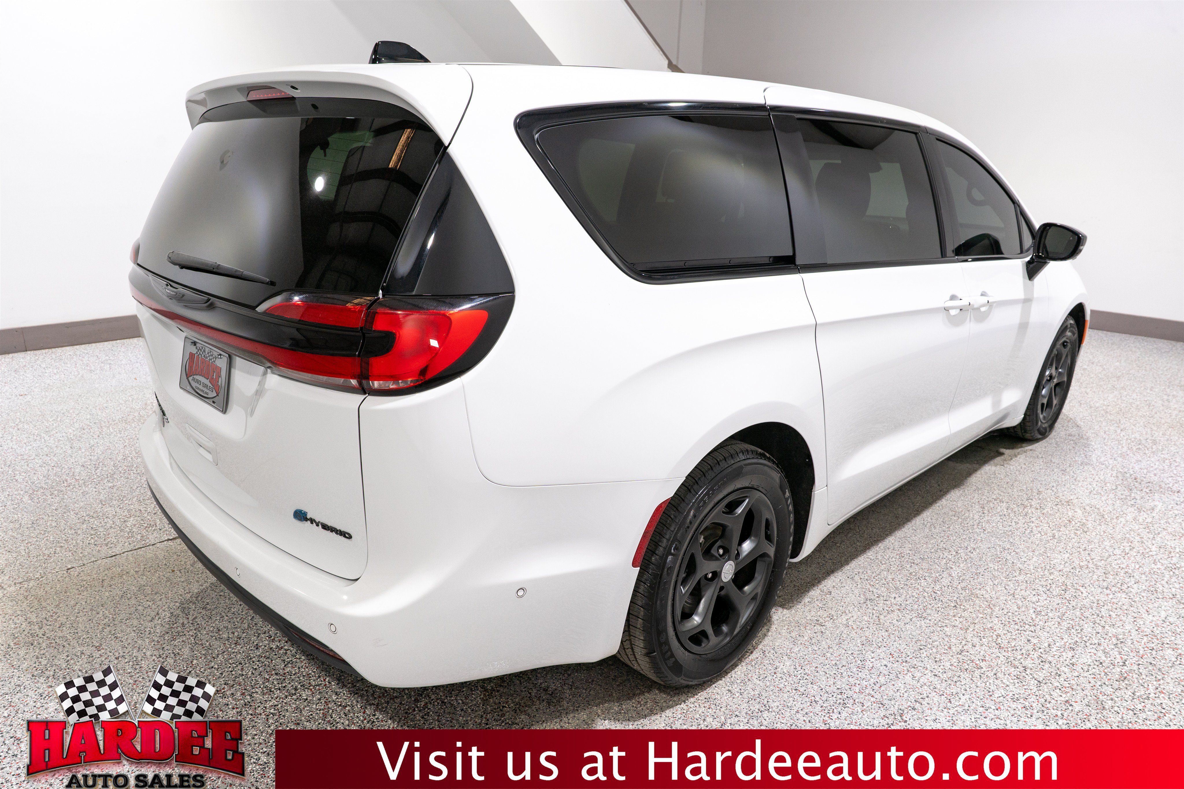 Used 2024 Chrysler Pacifica Limited FWD image 5