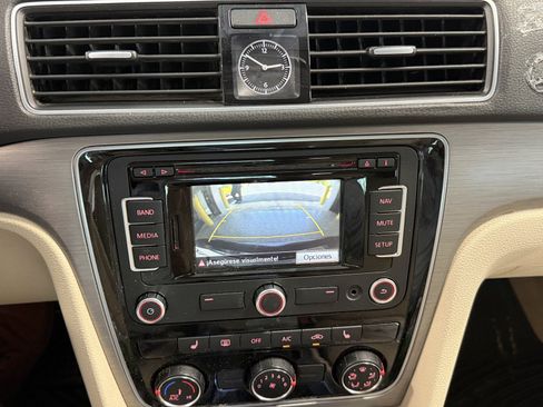 Used 2014 Volkswagen Passat TDI SE FWD image 12