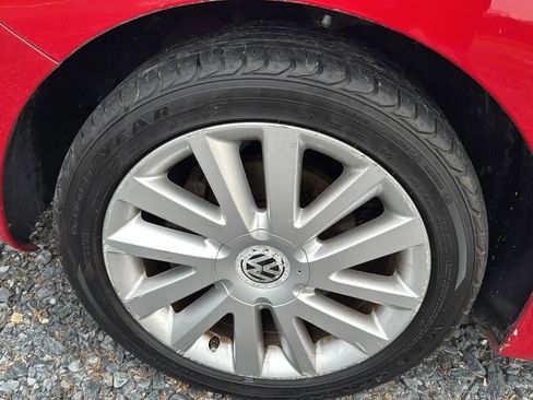 Used 2008 Volkswagen Beetle SE image 8