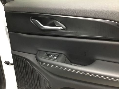 Used 2025 Jeep Grand Cherokee Altitude image 21