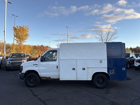 Used 2013 Ford E-350 and Econoline 350 Super Duty w/ Class I Trailer Tow Pkg image 9