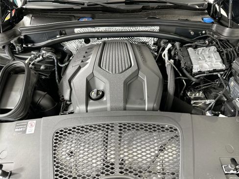 Certified 2025 Porsche Macan Turbo AWD/4WD image 38