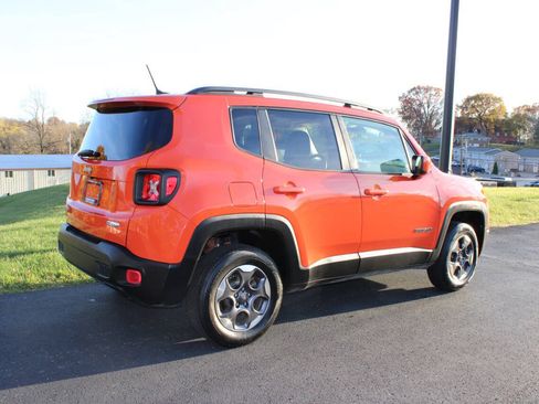 Used 2016 Jeep Renegade Latitude AWD/4WD image 3