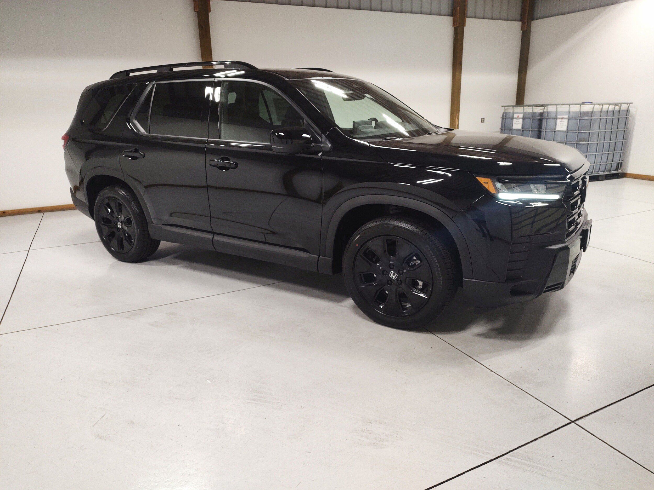 New 2026 Honda Pilot Black Edition image 2
