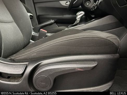 Used 2020 Kia Forte LXS FWD image 30