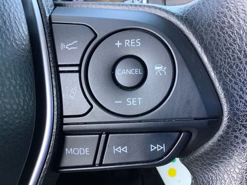 Used 2020 Toyota Camry LE image 28