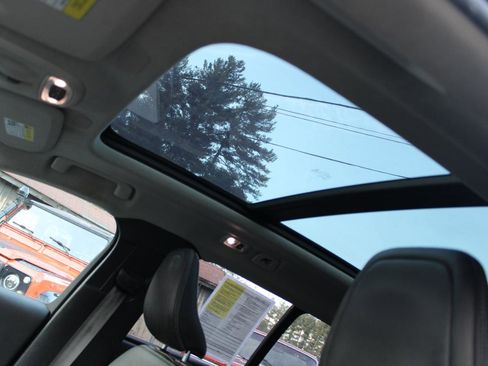 Used 2019 Volvo XC40 T5 Momentum image 12