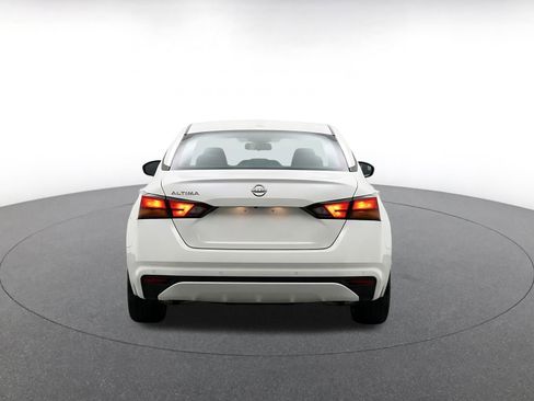 Used 2025 Nissan Altima 2.5 SV FWD image 8