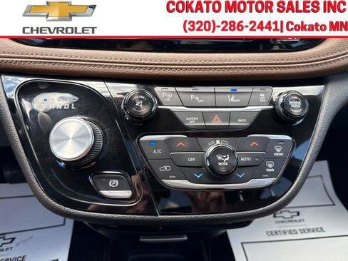 Used 2017 Chrysler Pacifica Limited w/ UConnect Theater Package FWD image 28