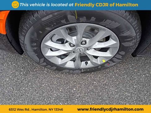 New 2026 Chrysler Pacifica Select image 9