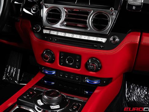 Used 2019 Rolls-Royce Wraith RWD image 29