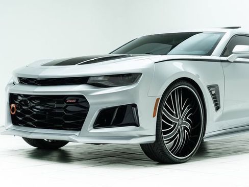 Used 2017 Chevrolet Camaro LT w/ RS Package image 11