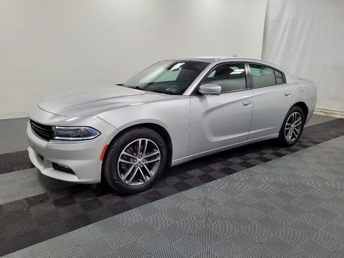 Used 2019 Dodge Charger SXT image 2