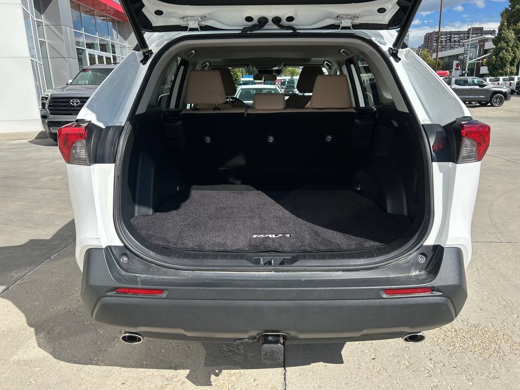 Certified 2020 Toyota RAV4 XLE w/ Convenience Package AWD/4WD image 15