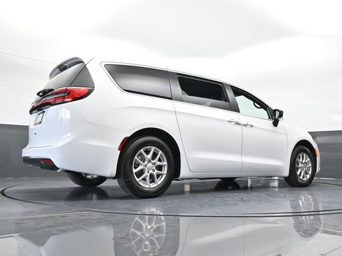 New 2026 Chrysler Pacifica Select image 53