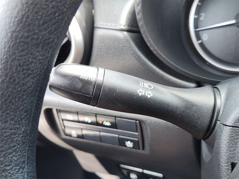 Used 2025 Nissan Versa S w/ Trunk Package image 27