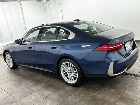 Used 2025 BMW 530i xDrive w/ Premium Package AWD/4WD image 3