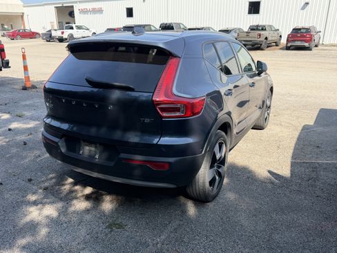 Used 2021 Volvo XC40 T5 Momentum w/ Premium Package AWD/4WD image 13