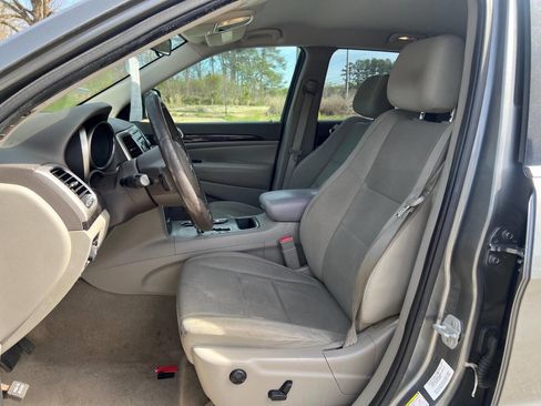 Used 2012 Jeep Grand Cherokee Laredo w/ Laredo E Group image 13