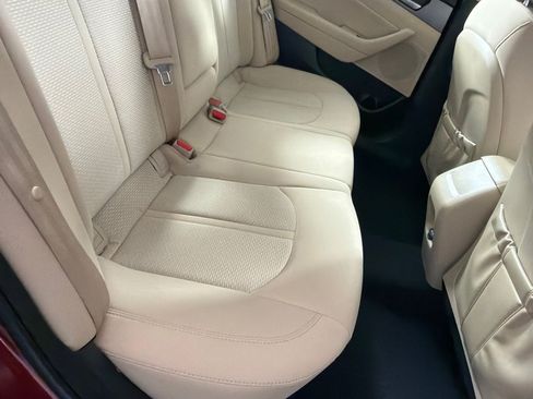 Used 2015 Hyundai Sonata SE w/ Option Group 09 FWD image 19