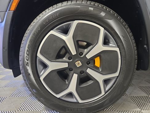 Used 2024 Rivian R1S Adventure AWD/4WD image 9