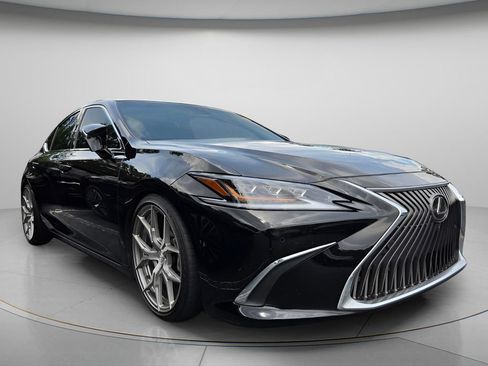 Used 2020 Lexus ES 350 Ultra Luxury w/ Accessory Package FWD image 4
