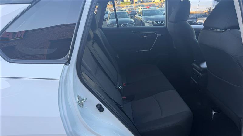 Used 2020 Toyota RAV4 XLE w/ Convenience Package FWD image 8