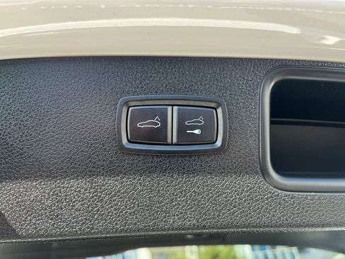 Used 2018 Porsche Macan AWD/4WD image 21