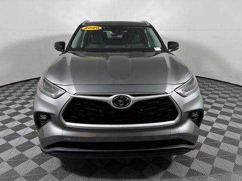 Used 2026 Toyota Highlander XLE AWD/4WD image 2