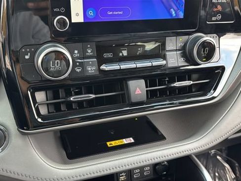 Used 2023 Toyota Highlander XLE FWD image 31